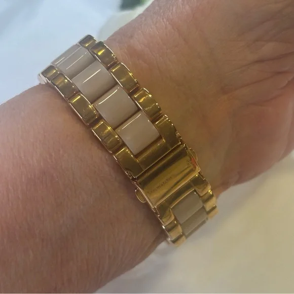 Michael Kors Bradshaw Mini Chronograph Ladies Rose Gold Tone Watch, model MK6066 - Picture 7 of 10